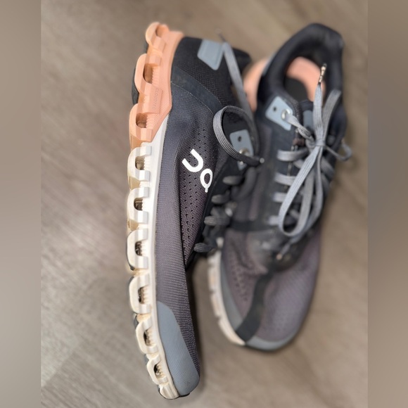 On cloudflow Running Women's Charcoal and Coral Sneakers - Picture 4 of 11